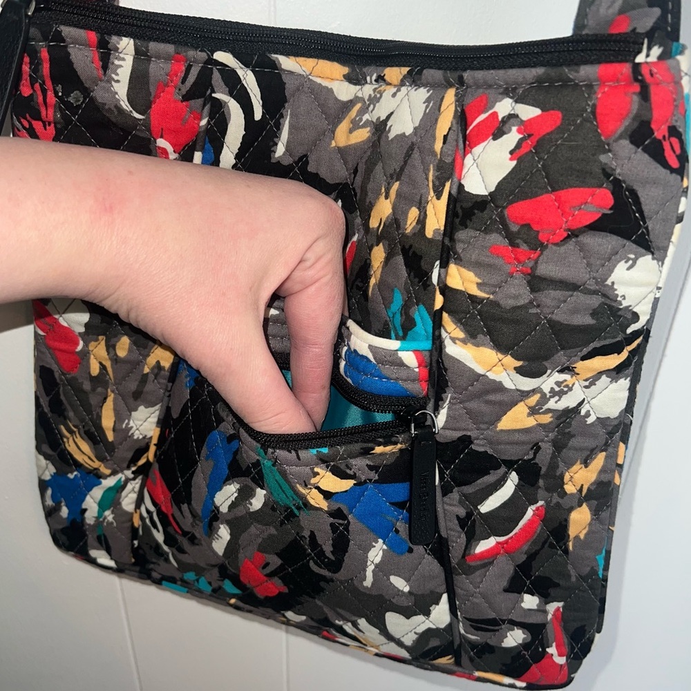 Vera Bradley crossbody - like new. - Picture 4 of 6